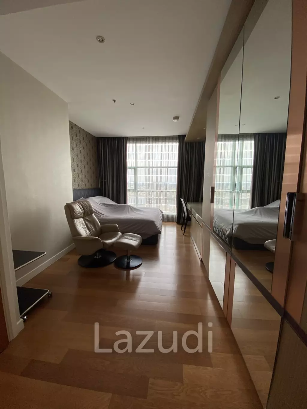 Stunning 2-Bed Condo With Skyline Views Bangkok
