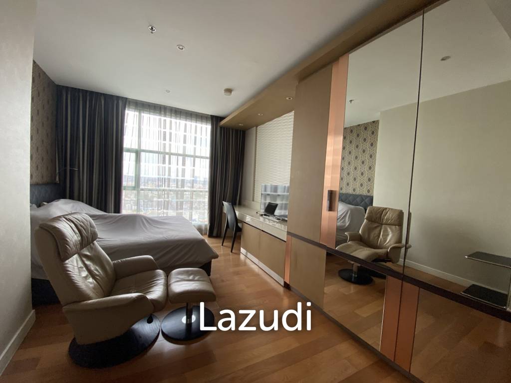 Stunning 2-Bed Condo With Skyline Views Bangkok