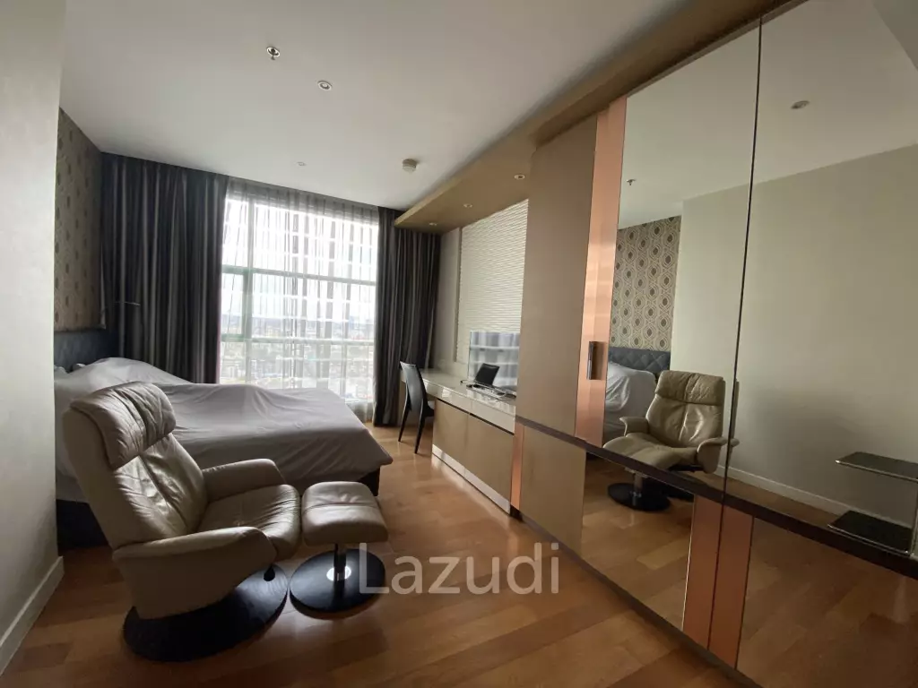 Stunning 2-Bed Condo With Skyline Views Bangkok