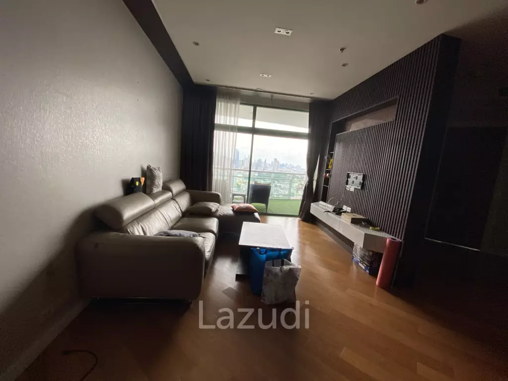 Stunning 2-Bed Condo With Skyline Views Bangkok
