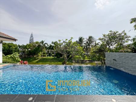 528 qm Grundstück / 300 qm Wohnfläche / Infinitypool