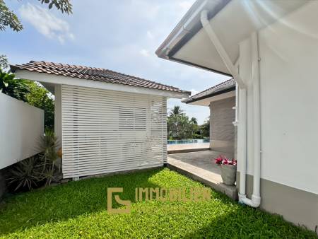 528 qm Grundstück / 300 qm Wohnfläche / Infinitypool