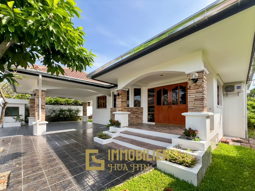 528 qm Grundstück / 300 qm Wohnfläche / Infinitypool