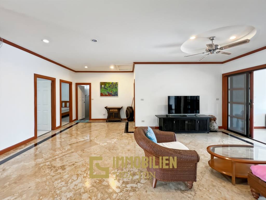 528 qm Grundstück / 300 qm Wohnfläche / Infinitypool