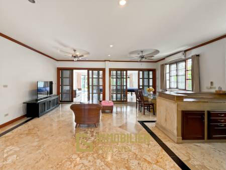 528 qm Grundstück / 300 qm Wohnfläche / Infinitypool