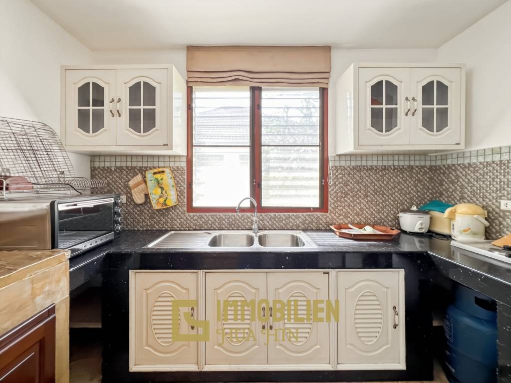 528 qm Grundstück / 300 qm Wohnfläche / Infinitypool