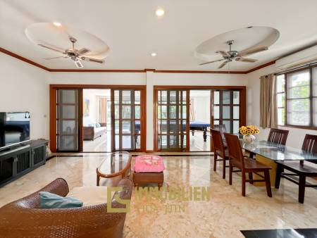 528 qm Grundstück / 300 qm Wohnfläche / Infinitypool