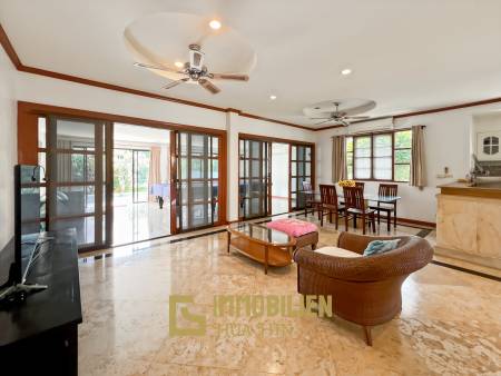 528 qm Grundstück / 300 qm Wohnfläche / Infinitypool