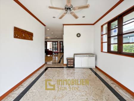 528 qm Grundstück / 300 qm Wohnfläche / Infinitypool