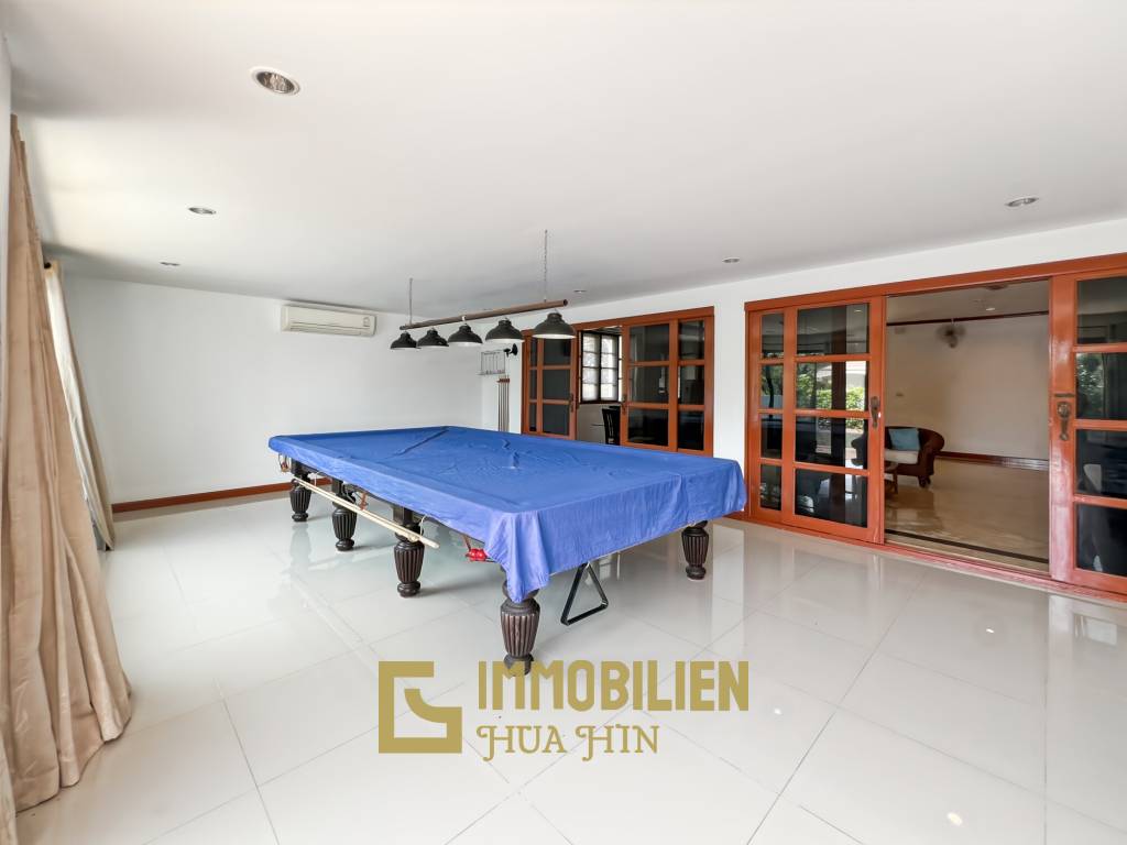 528 qm Grundstück / 300 qm Wohnfläche / Infinitypool