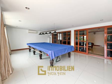 528 qm Grundstück / 300 qm Wohnfläche / Infinitypool