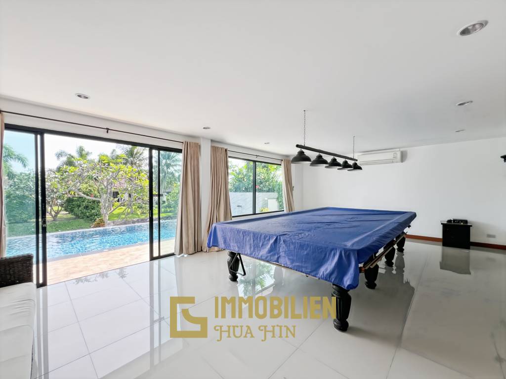 528 qm Grundstück / 300 qm Wohnfläche / Infinitypool