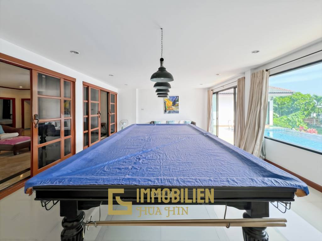 528 qm Grundstück / 300 qm Wohnfläche / Infinitypool