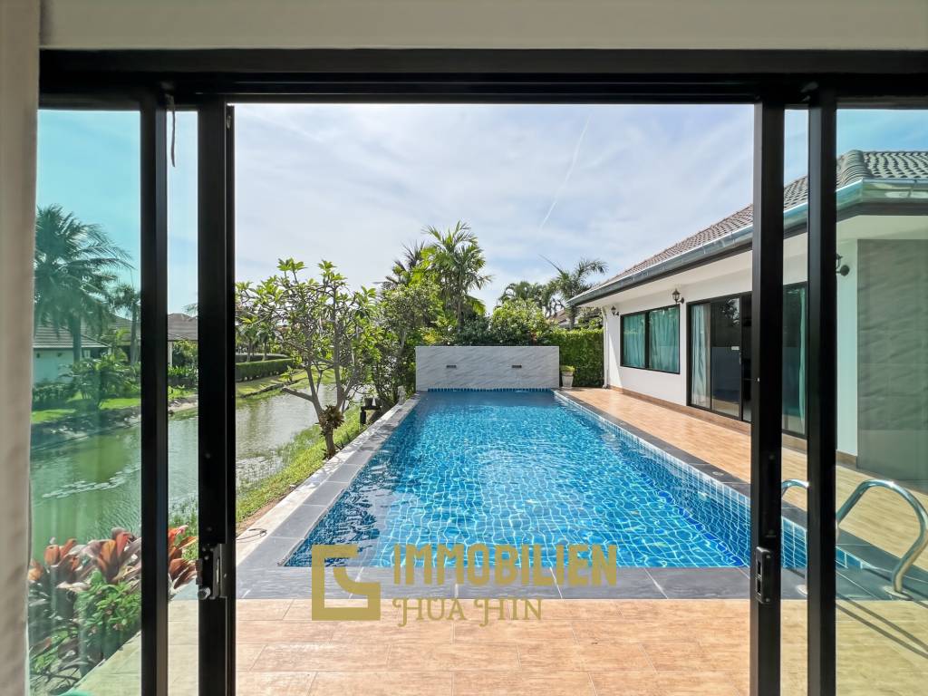 528 qm Grundstück / 300 qm Wohnfläche / Infinitypool