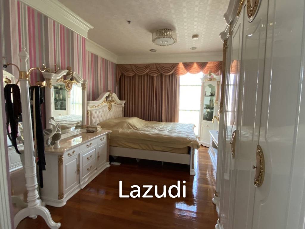 Luxurious 2-Bedroom Condo at Chatrium Residence Riverside