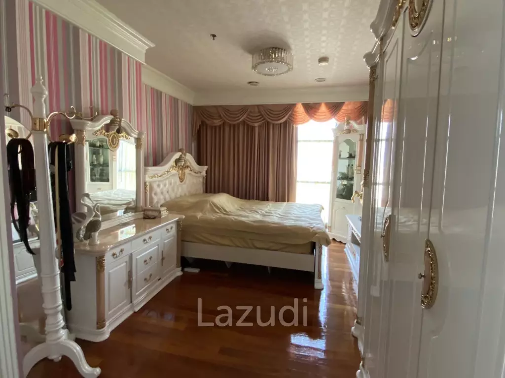 Luxurious 2-Bedroom Condo at Chatrium Residence Riverside