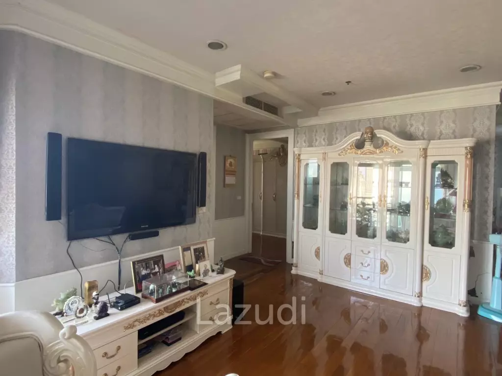 Luxurious 2-Bedroom Condo at Chatrium Residence Riverside