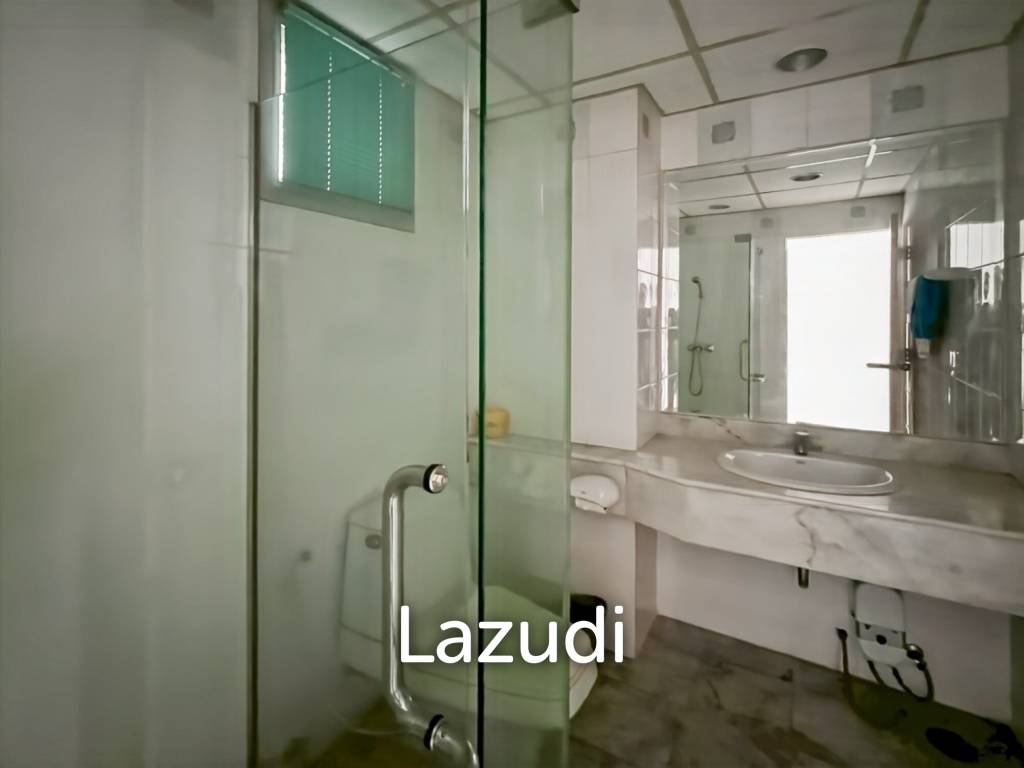 Absolute Beachfront Condo 2-Bedroom in Cha Am Long Beach
