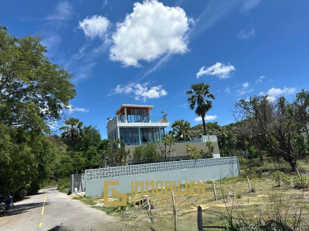 Strandlage / 4 Schlafzimmer / 14m Pool im ersten Stock