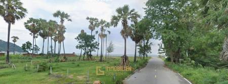 Strandlage / 4 Schlafzimmer / 14m Pool im ersten Stock