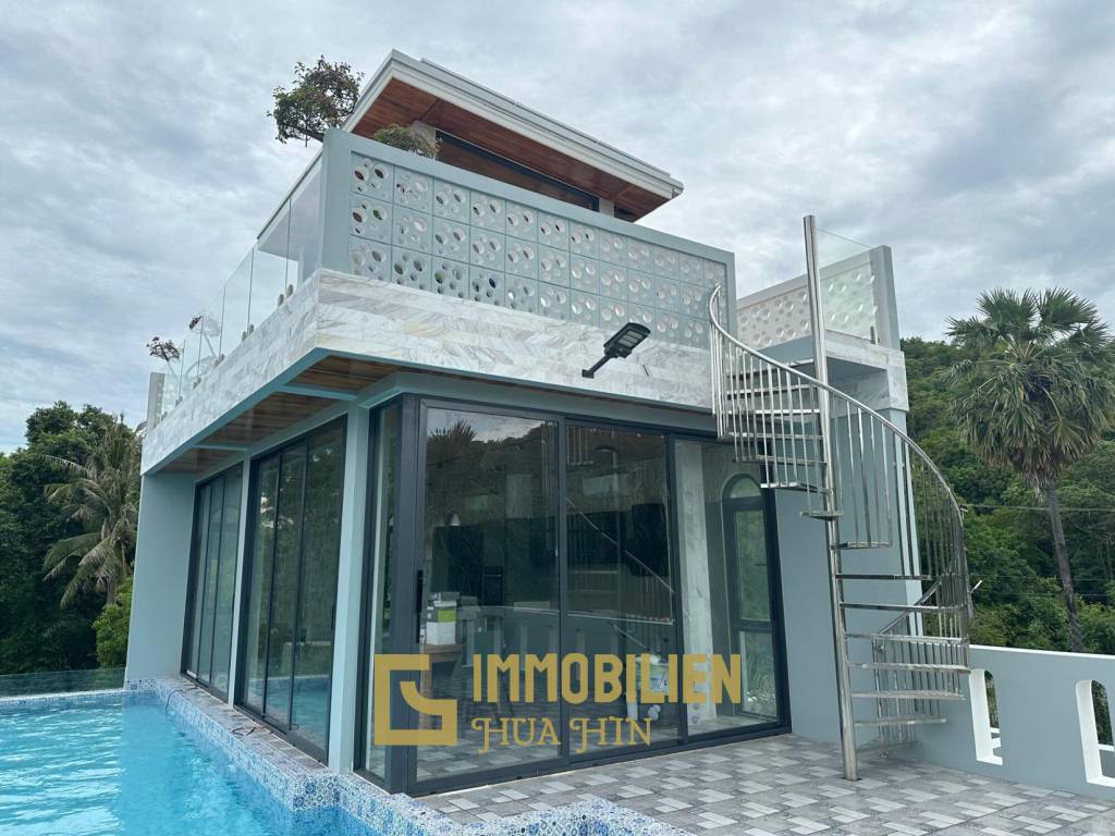 Strandlage / 4 Schlafzimmer / 14m Pool im ersten Stock