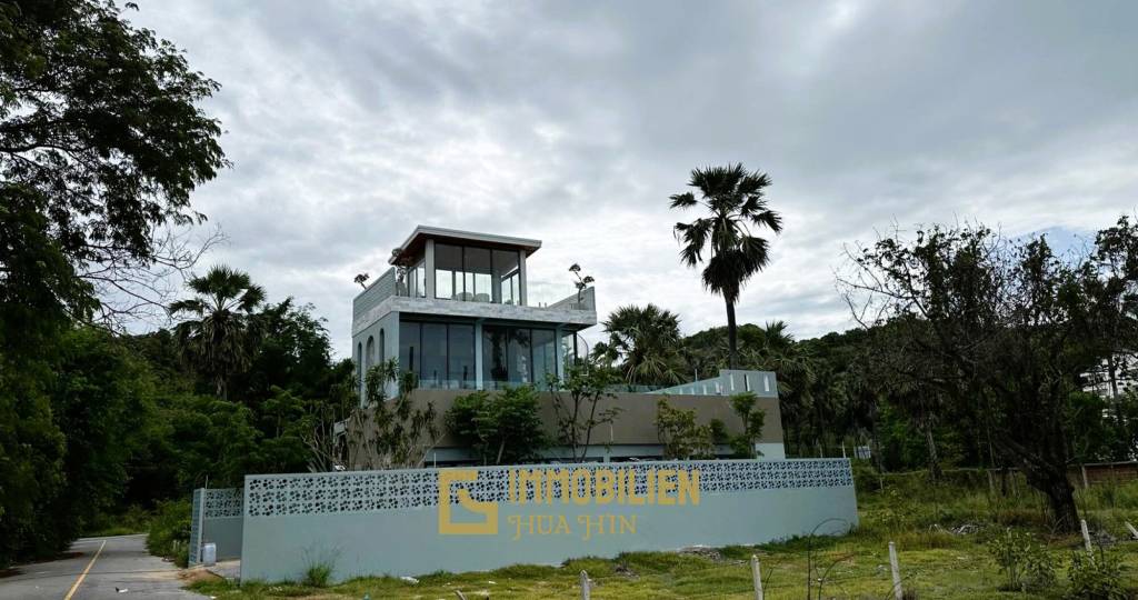 Strandlage / 4 Schlafzimmer / 14m Pool im ersten Stock