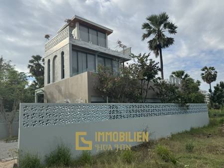 Strandlage / 4 Schlafzimmer / 14m Pool im ersten Stock