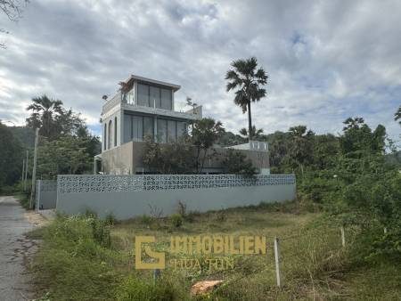 Strandlage / 4 Schlafzimmer / 14m Pool im ersten Stock