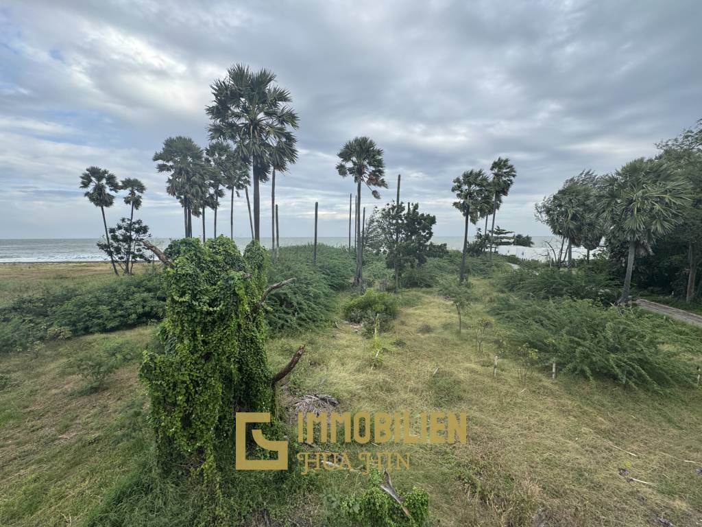 Strandlage / 4 Schlafzimmer / 14m Pool im ersten Stock