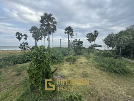 Strandlage / 4 Schlafzimmer / 14m Pool im ersten Stock