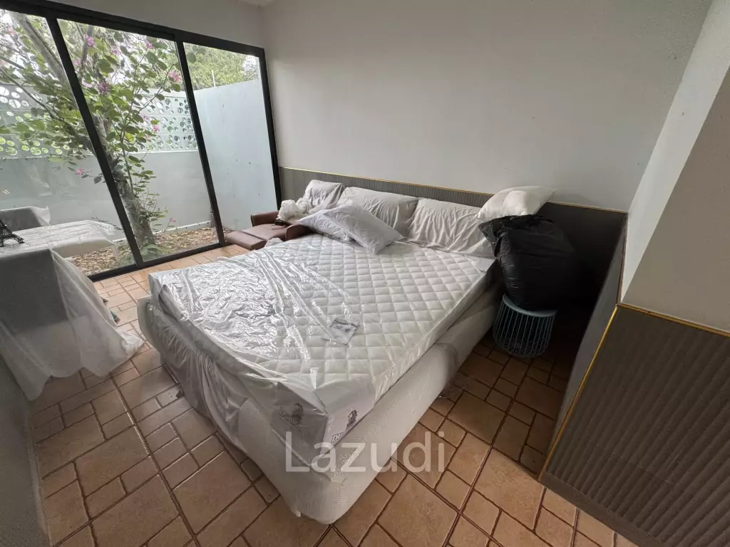 Khao Tao Luxury Pool Villa 4 Bedroom – Steps from the Beach