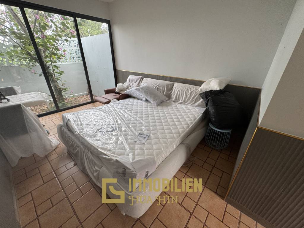 Strandlage / 4 Schlafzimmer / 14m Pool im ersten Stock