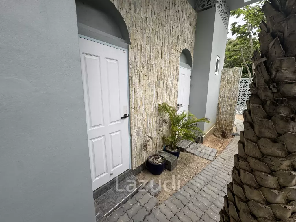 Khao Tao Luxury Pool Villa 4 Bedroom – Steps from the Beach