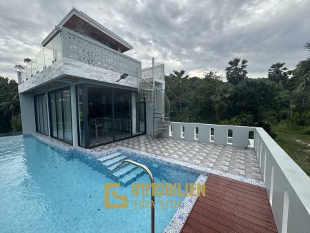 Strandlage / 4 Schlafzimmer / 14m Pool im ersten Stock