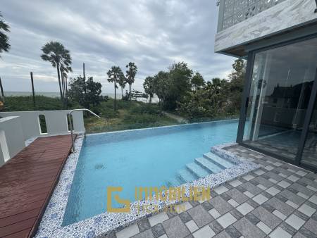 Strandlage / 4 Schlafzimmer / 14m Pool im ersten Stock