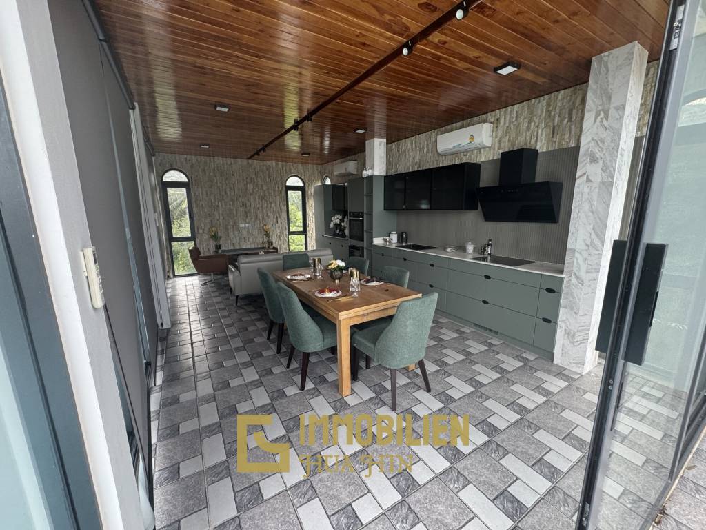 Strandlage / 4 Schlafzimmer / 14m Pool im ersten Stock