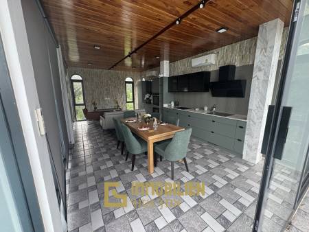 Strandlage / 4 Schlafzimmer / 14m Pool im ersten Stock