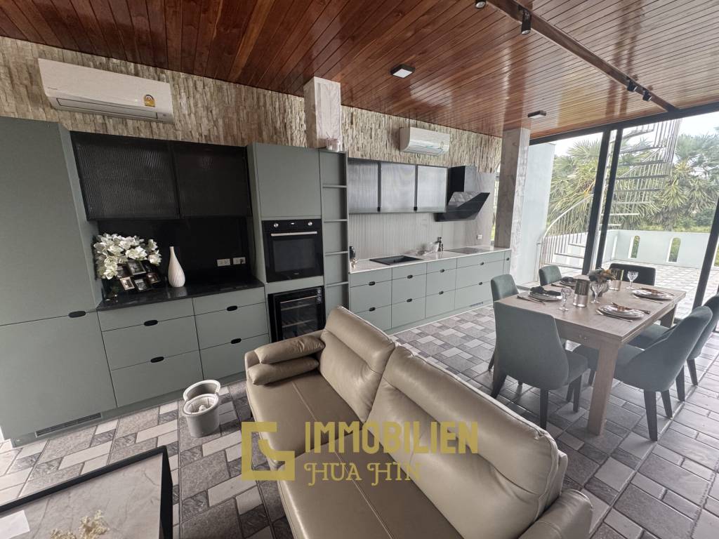 Strandlage / 4 Schlafzimmer / 14m Pool im ersten Stock