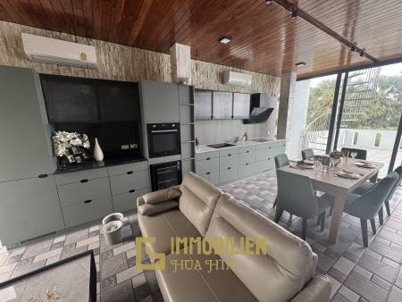 Strandlage / 4 Schlafzimmer / 14m Pool im ersten Stock