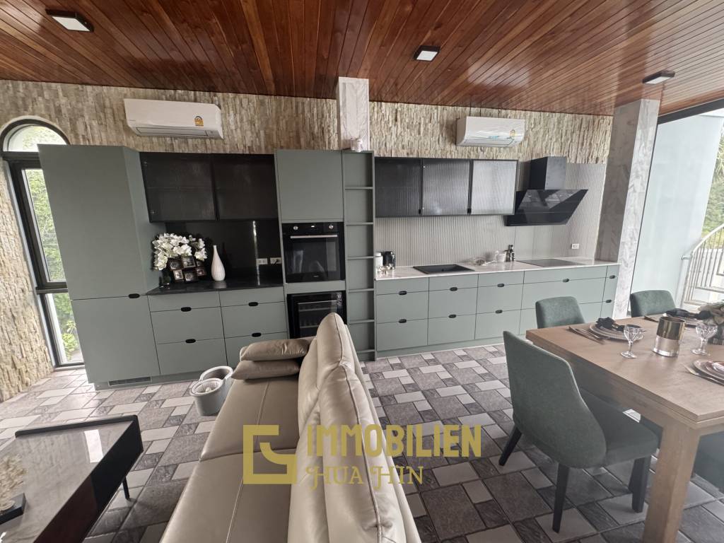 Strandlage / 4 Schlafzimmer / 14m Pool im ersten Stock