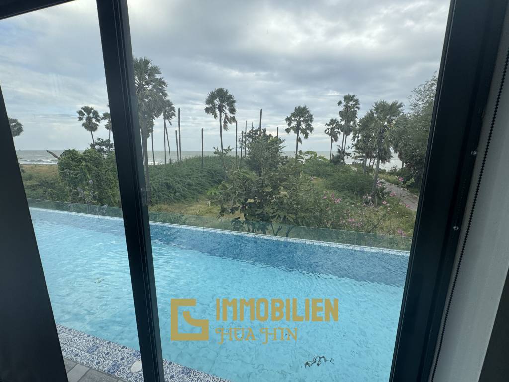 Strandlage / 4 Schlafzimmer / 14m Pool im ersten Stock