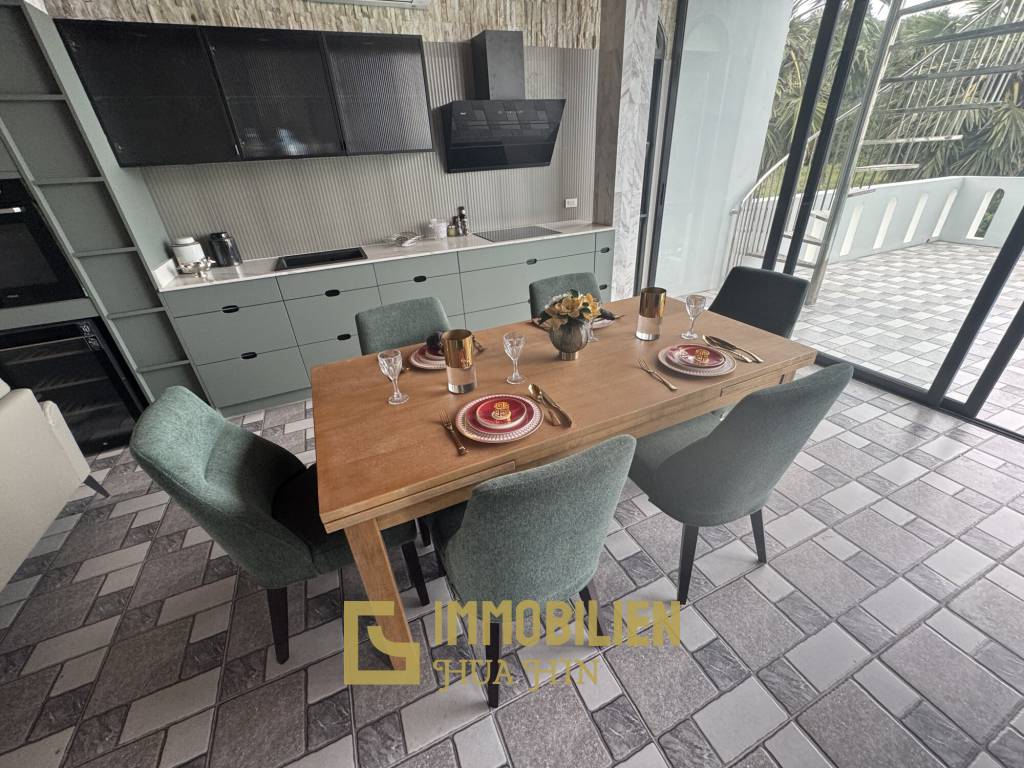 Strandlage / 4 Schlafzimmer / 14m Pool im ersten Stock