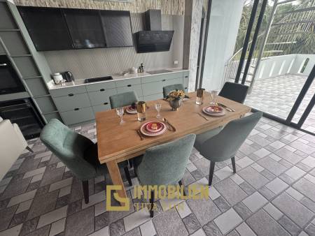 Strandlage / 4 Schlafzimmer / 14m Pool im ersten Stock