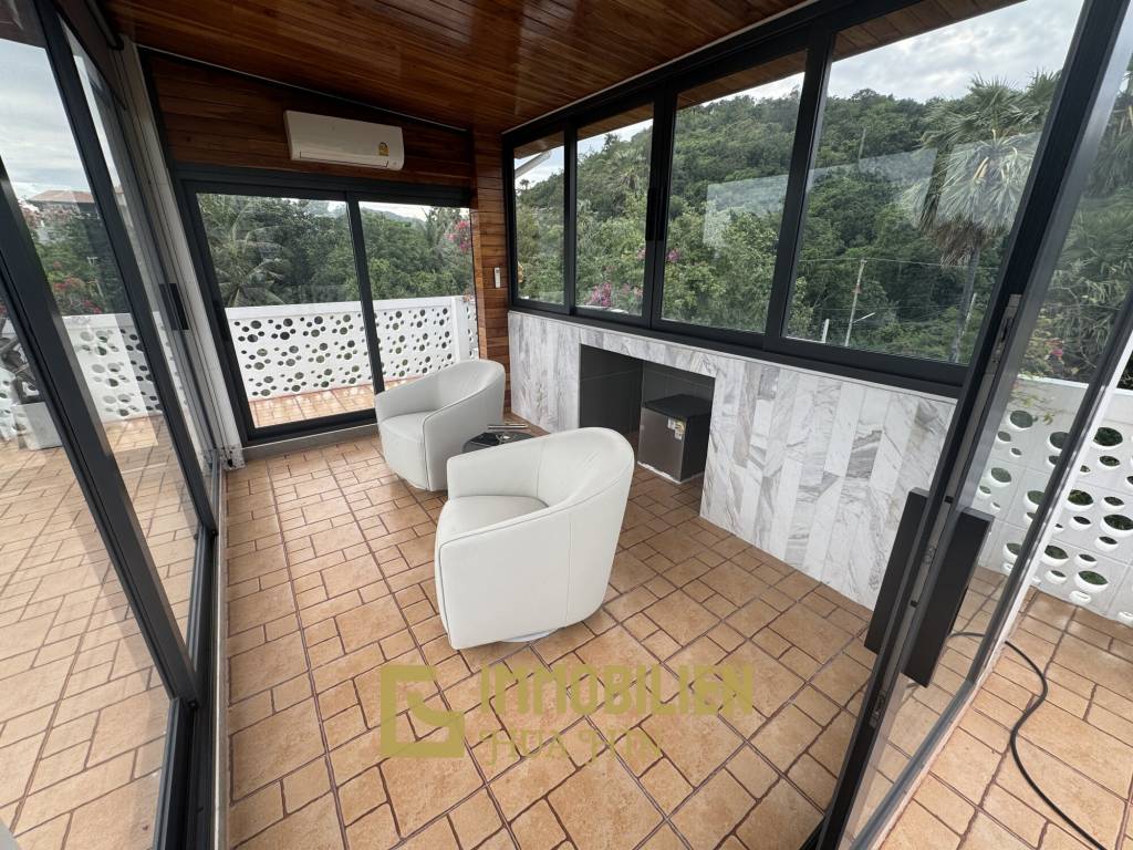 Strandlage / 4 Schlafzimmer / 14m Pool im ersten Stock