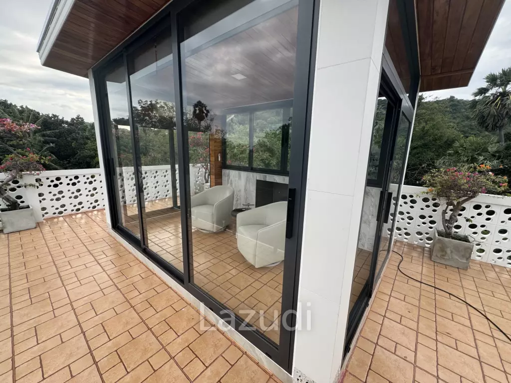 Khao Tao Luxury Pool Villa 4 Bedroom – Steps from the Beach