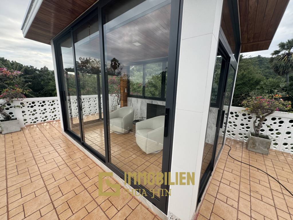 Strandlage / 4 Schlafzimmer / 14m Pool im ersten Stock