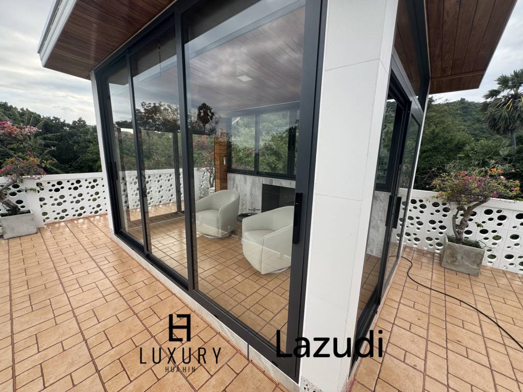 Khao Tao Luxury Pool Villa 4 Bedroom – Steps from the Beach