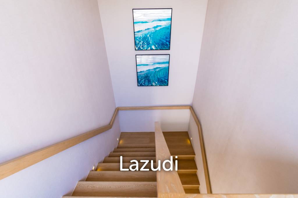 Luxurious Villa with Beachfront in Cha-Am