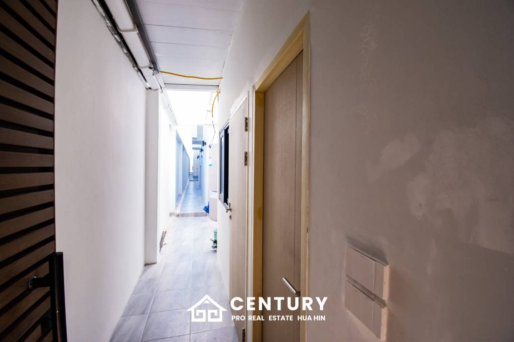 Luxurious Villa with Beachfront in Cha-Am