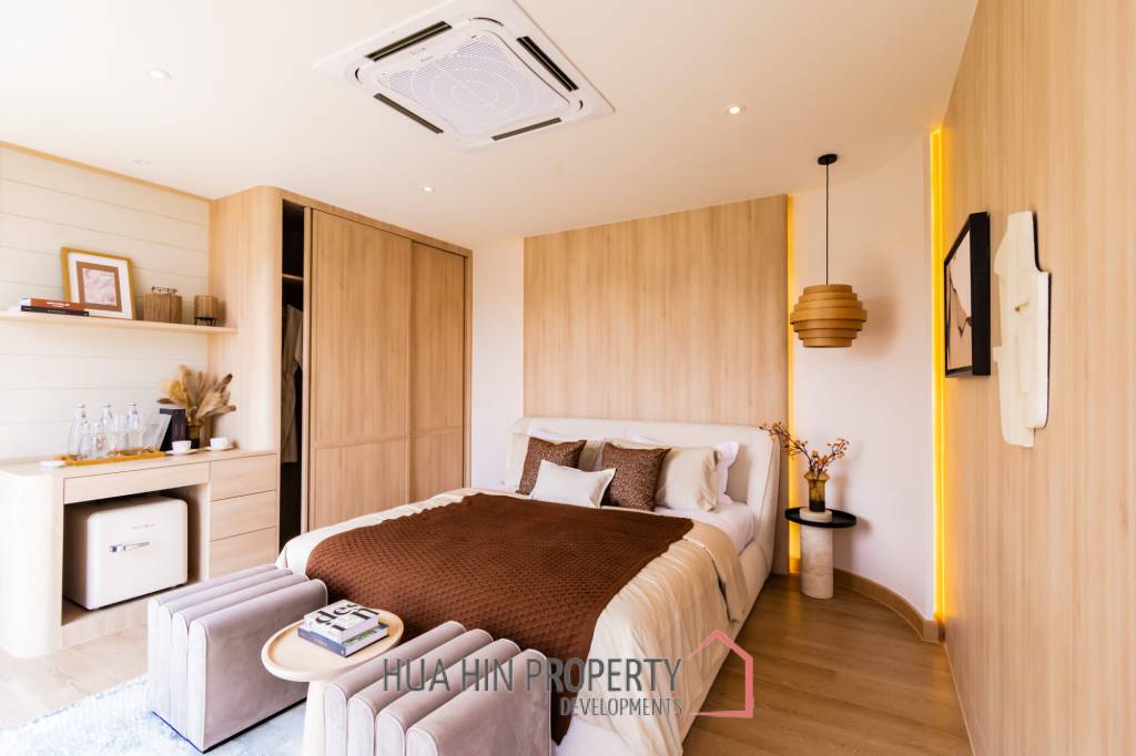 Luxurious Villa with Beachfront in Cha-Am